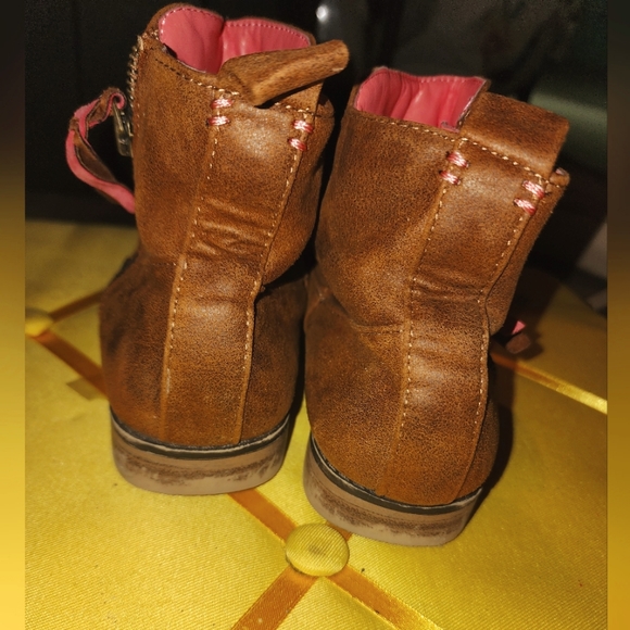 Girl's size 4 Cat & Jack boot - Picture 4 of 5